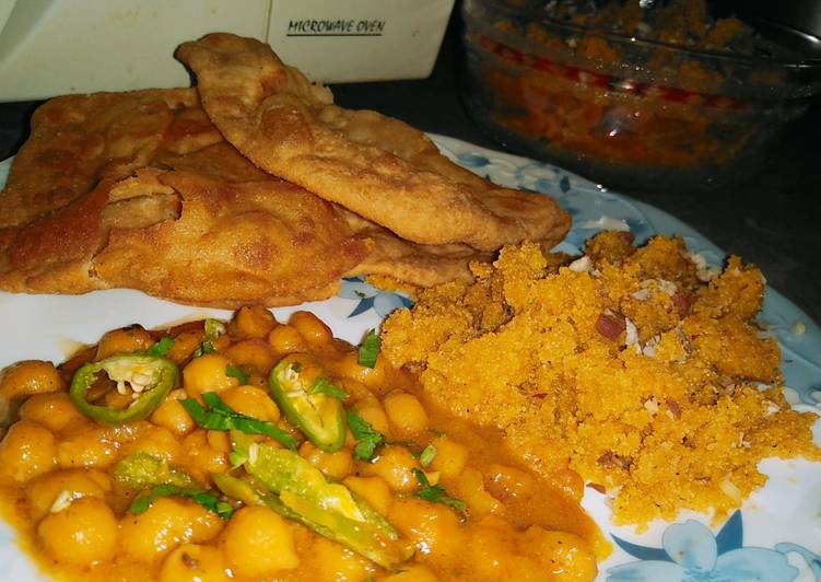 pakistan food - halwa puri
